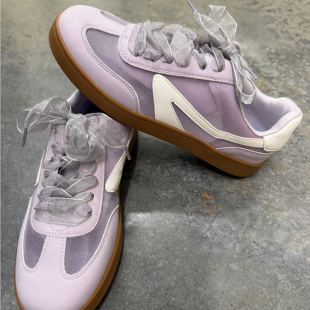 NWT Dolce Vita Women's Lavender Purple Sneakers With White Detail 6.5 - Picture 2 of 6